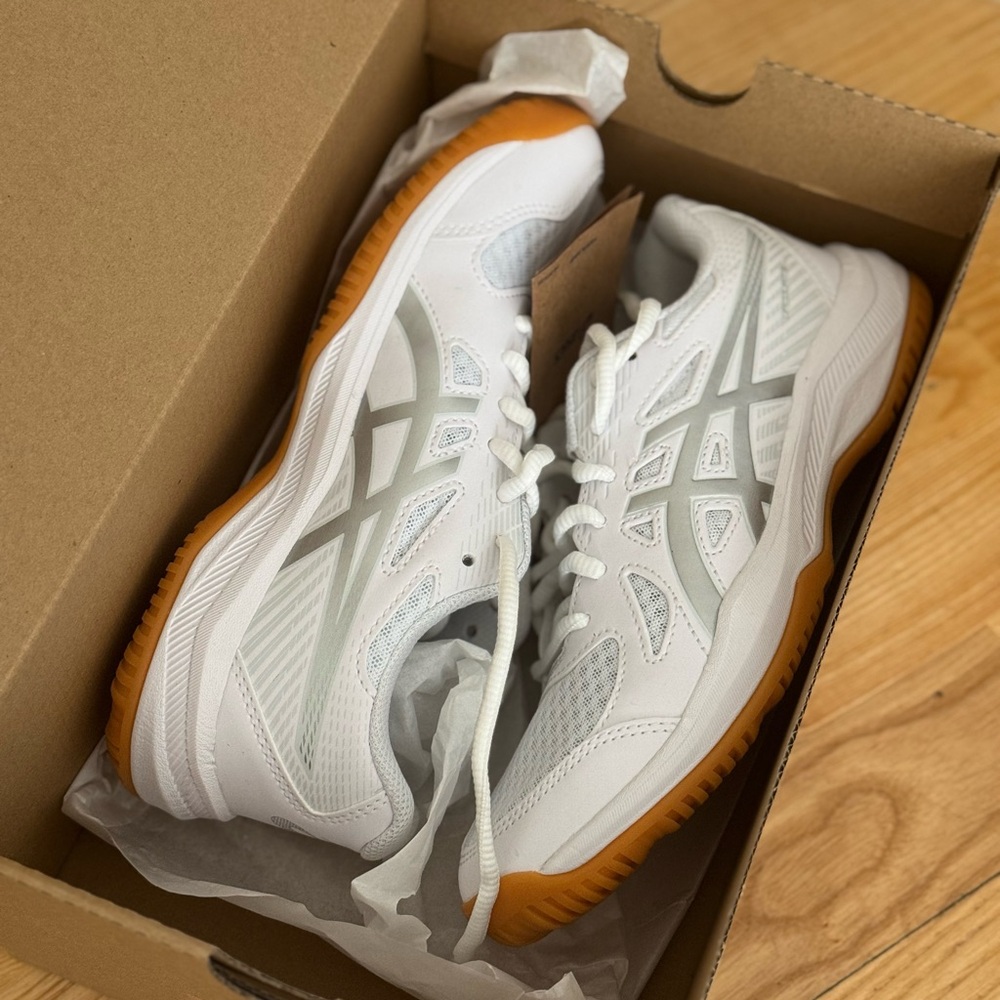 ASICS Upcourt 6 - New in box
US Size: 6.5
White/Silver
Women’s Volleyball … - Picture 7 of 8